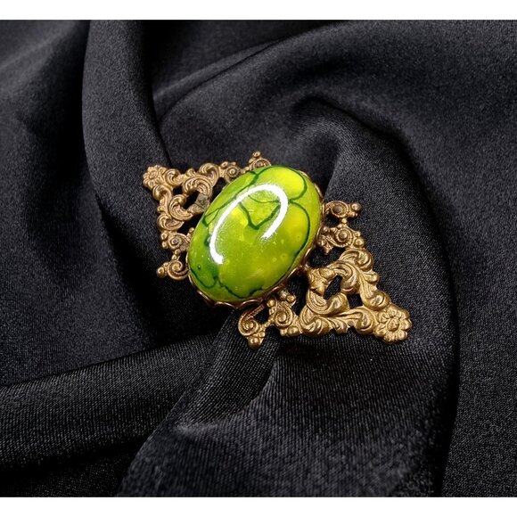 Antique Early 20th Century Ornate Brass Brooch With Vibrant Green Marble Design - Picture 3 of 5